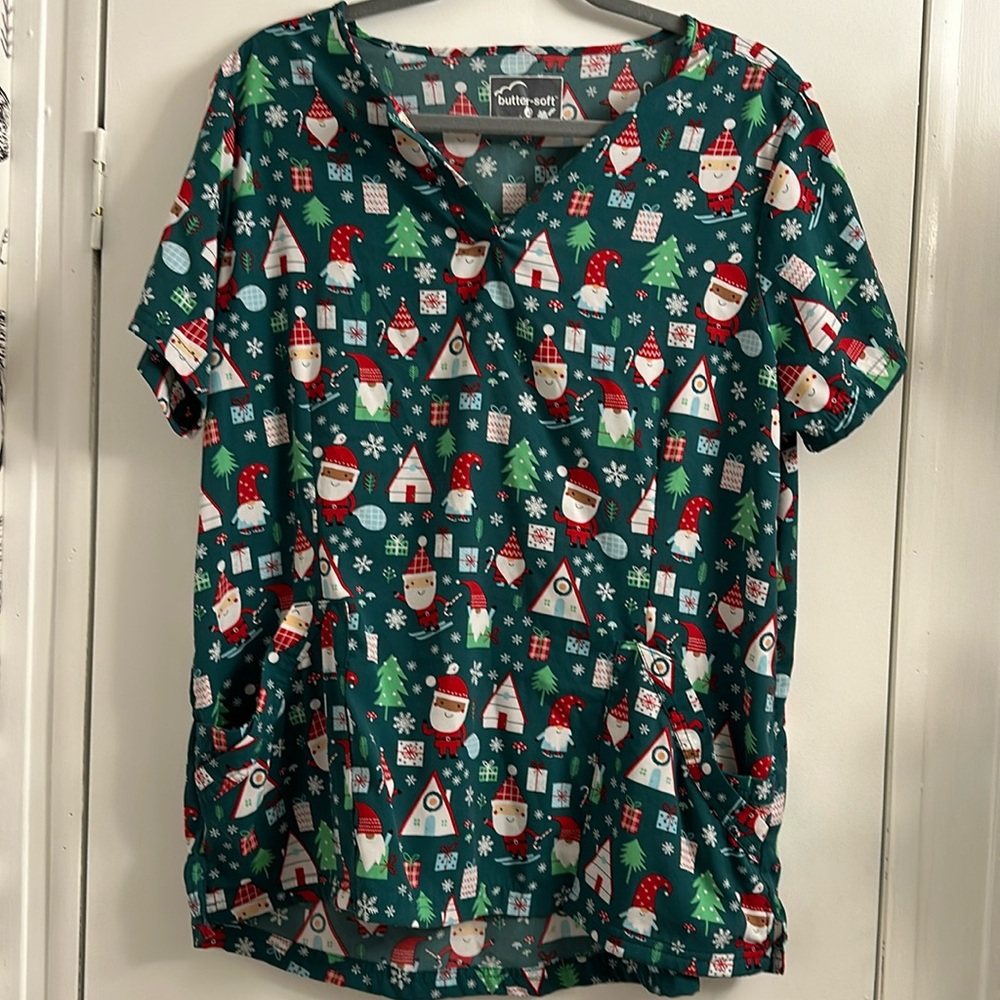 UA Butter Soft Scrub Top Large Christmas